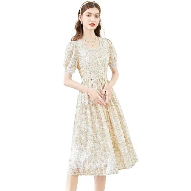 她池 复古印花蕾丝收腰显瘦中长裙法式短袖连衣裙 女款 米黄碎花