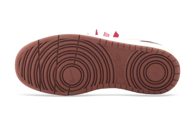 Nike Court Borough Low Red