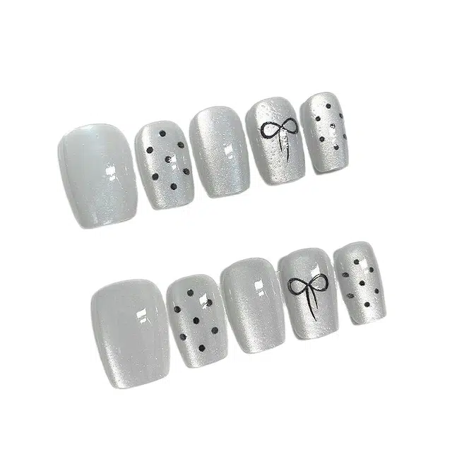 计轩 波点蝴蝶结玻璃珠猫眼显白  穿戴甲 短款银色晕染