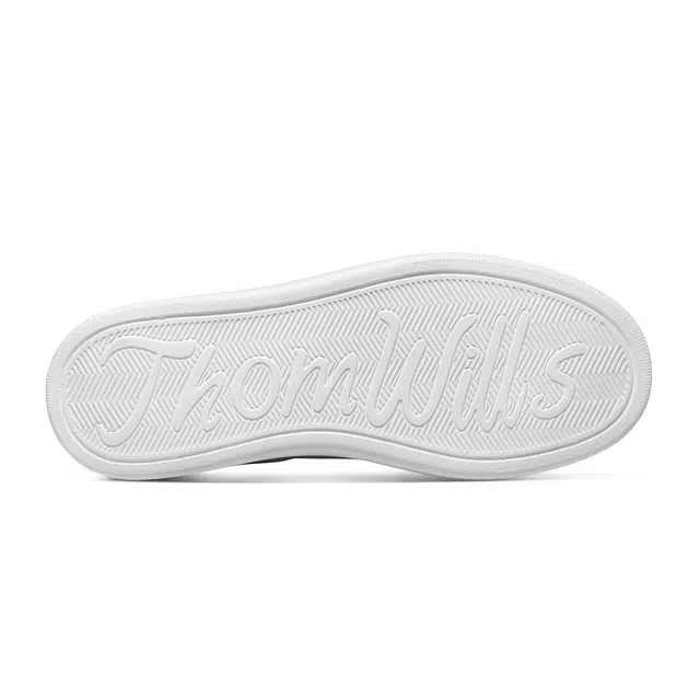 THOM WILLS trainer