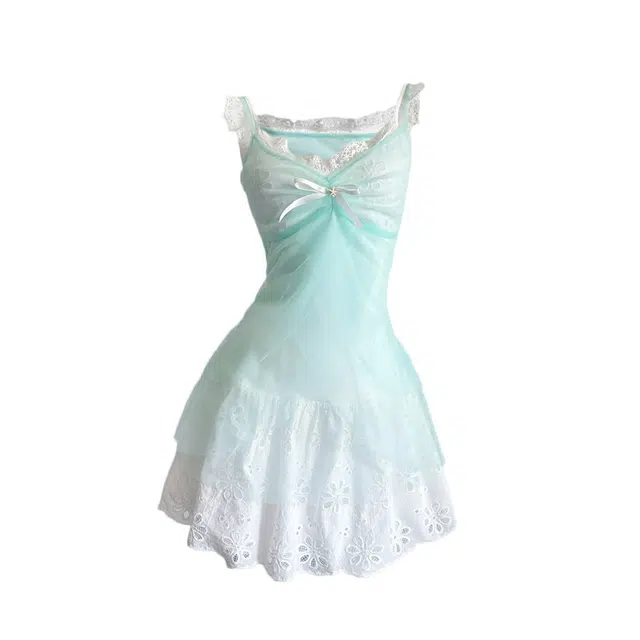 敲模女孩 海盐恋人法式纯欲风蕾丝网纱叠穿收腰刺绣镂空设计感度假风吊带连衣裙 女款