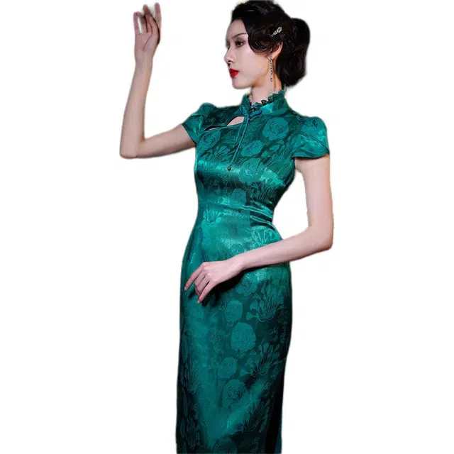 四美子 花色斜襟高开衩花边圆领长旗袍 珠翠罗绮