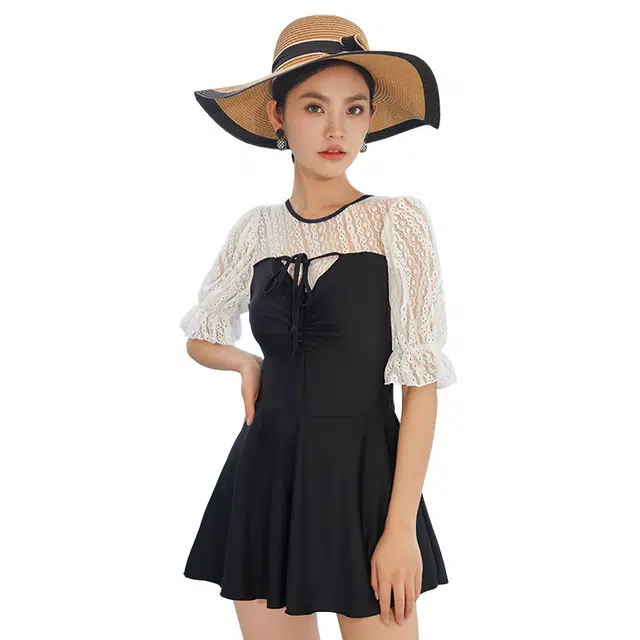 特步  游泳运动系带蕾丝短袖泳装裙 女款 黑色