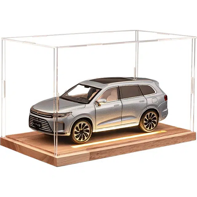 M7SUV124