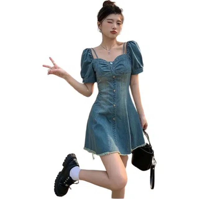 哒头下雨不愁 纯欲一字肩牛仔小众设计感收腰复古薄款裙子短袖连衣裙 女款