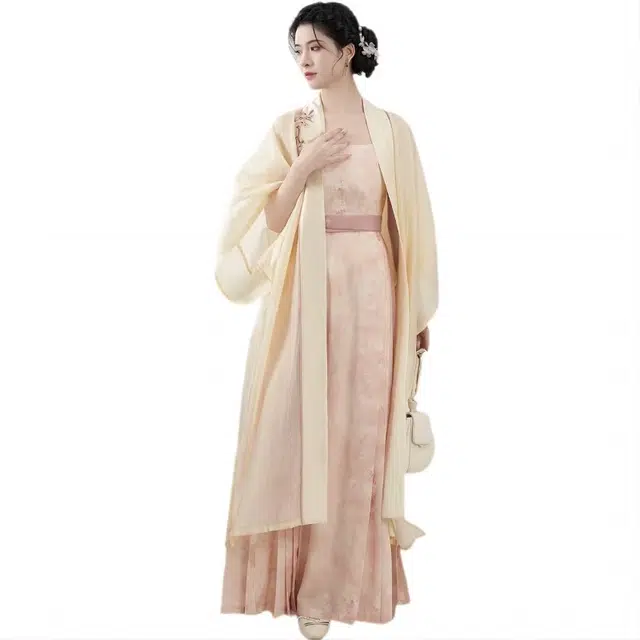 织造司 印花工艺显现梨花压海棠的盛景蝴蝶似轻轻旋舞 汉服 女款