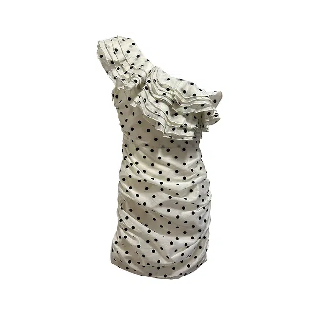 敲模女孩 法式纯欲风黑白波点不规则荷叶边斜肩性感包臀短裙修身收腰无袖连衣裙 女款