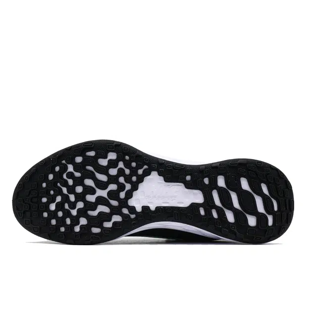 Nike REVOLUTION 6