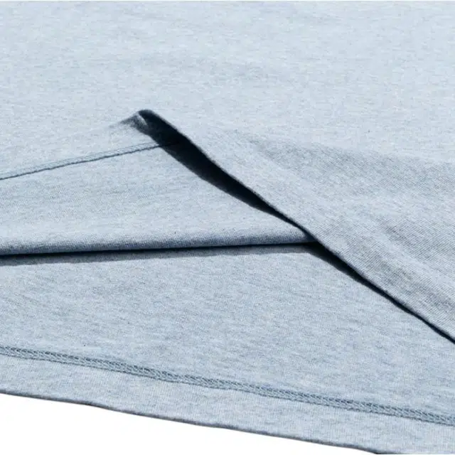UNIQLO SS23 T