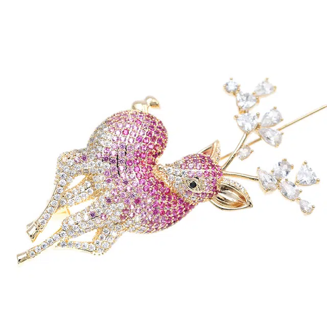 山一丸 小鹿防走光胸花 锆石 胸针 女款