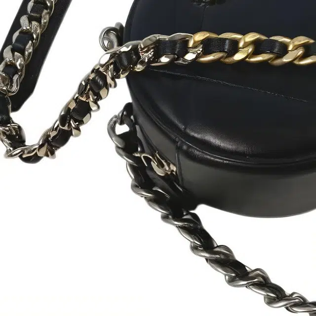 CHANEL 19Bag Logo