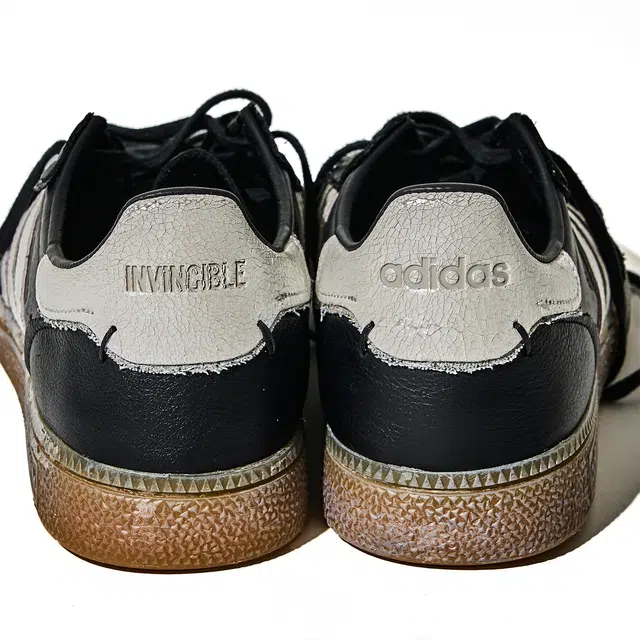 INVINCIBLE x adidas originals HANDBALL SPEZIAL