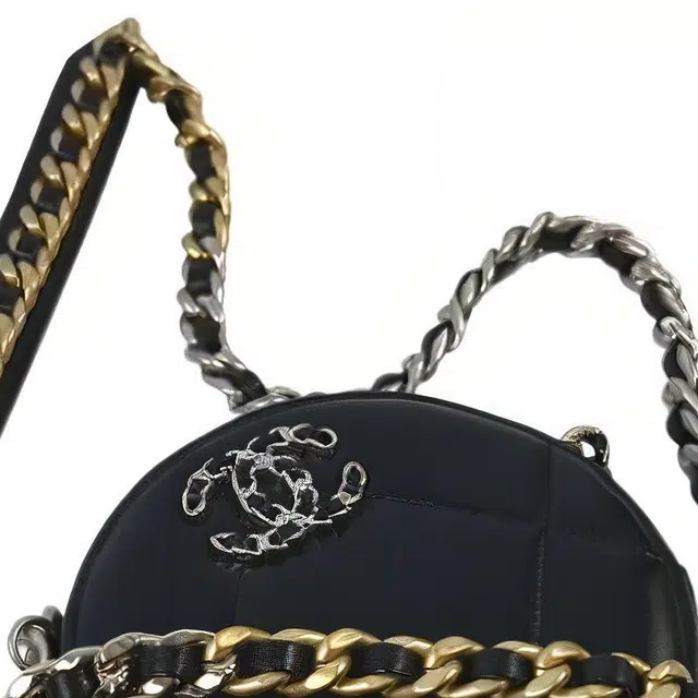 CHANEL 19Bag Logo