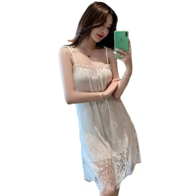 崇朵  吊带蕾丝边低胸睡裙 大码性感免脱小胸