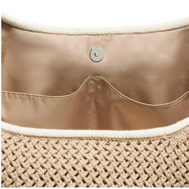 lululemon 7L Logo )