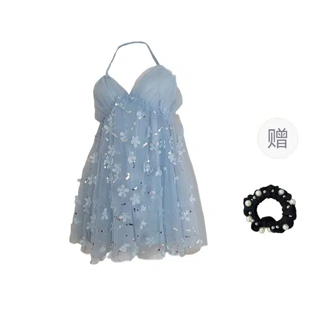 雾闪闪 法式慵懒立体花朵挂脖五一出游穿搭纯欲度假风吊带连衣裙 女款