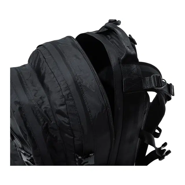 New Era 34L Mild Carrier Logo