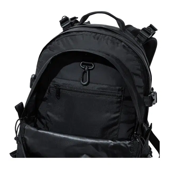 New Era 34L Mild Carrier Logo