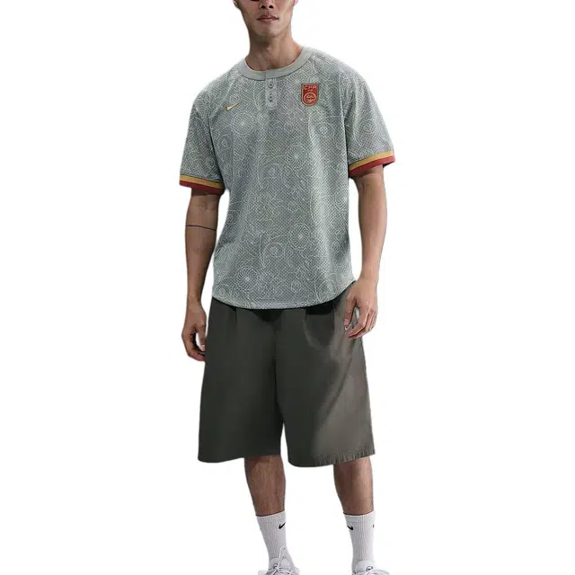 Nike Authentics Logo