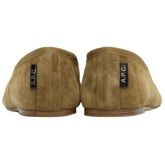 A.P.C Swan