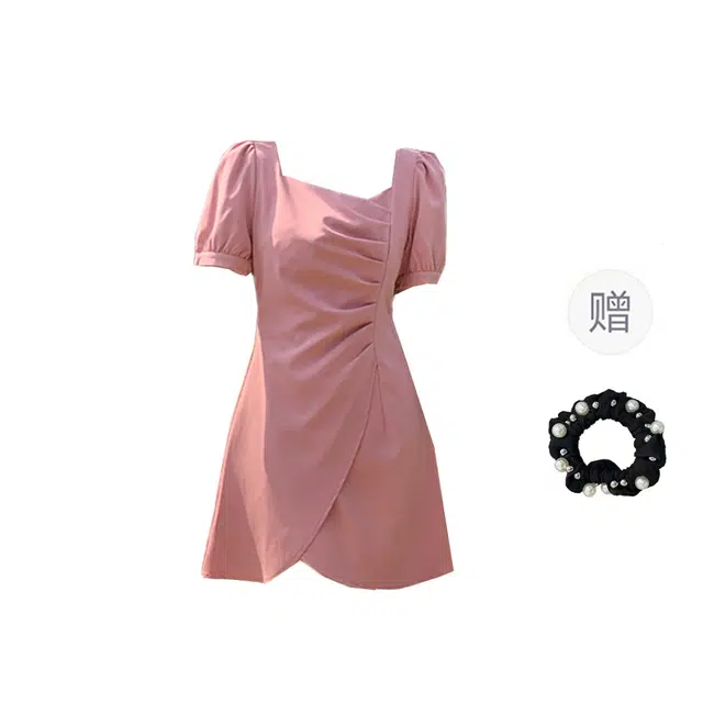 雾闪闪 法式赫本风时尚甜辣气质不规则方领收腰显瘦遮肚短袖连衣裙 女款