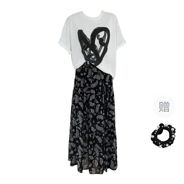 雾闪闪 韩系宽松百搭爱心涂鸦短袖上衣松弛感气质高腰显瘦复古碎花半身裙裙装套装 女款