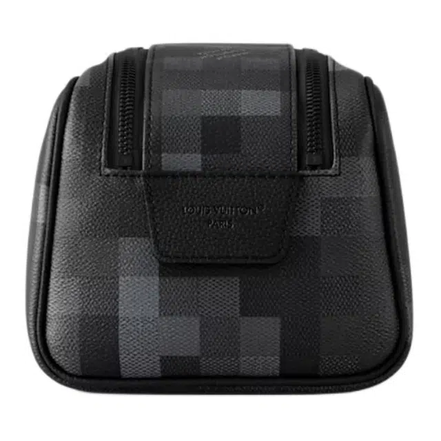 LOUIS VUITTON Dopp Kit