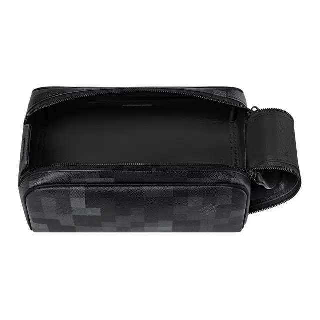 LOUIS VUITTON Dopp Kit