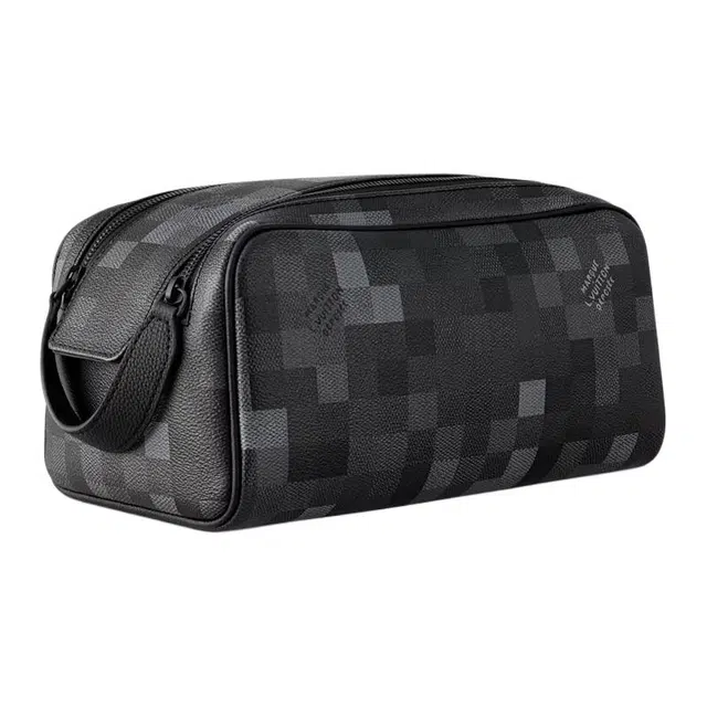 LOUIS VUITTON Dopp Kit