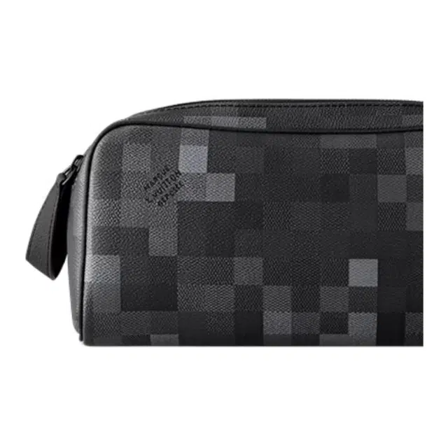 LOUIS VUITTON Dopp Kit