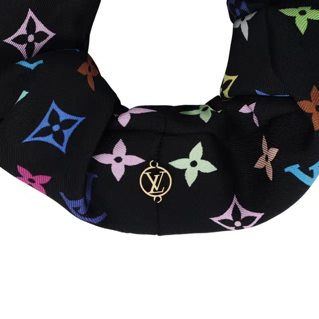 LOUIS VUITTON x -