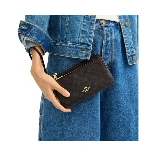 COACH Double Zip Wallet 21 Logo