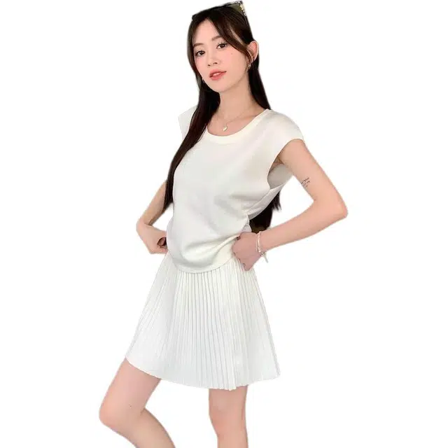 水中花 时尚百搭清纯设计感收腰小飞袖短袖百褶裙装套装 女款