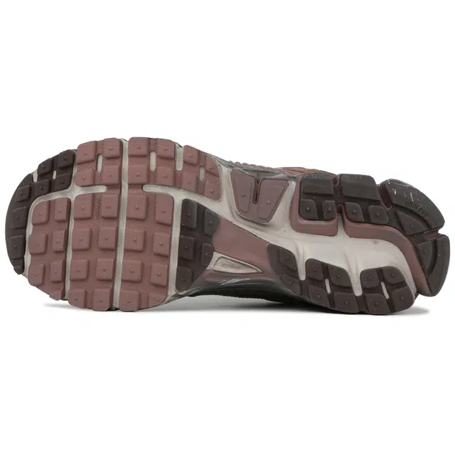Nike Air Zoom Vomero 5