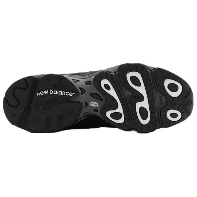 atmos x New Balance 1000 Bāṅdhnū