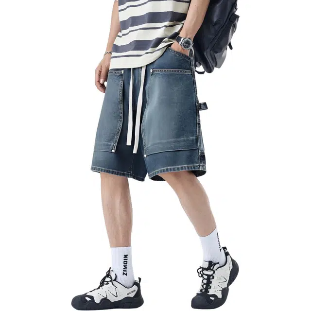 AWAO