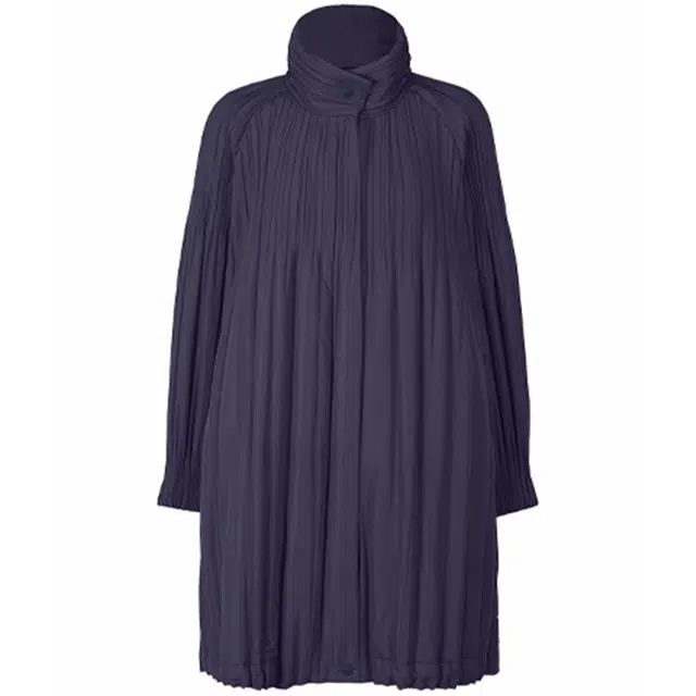 PLEATS PLEASE ISSEY MIYAKE