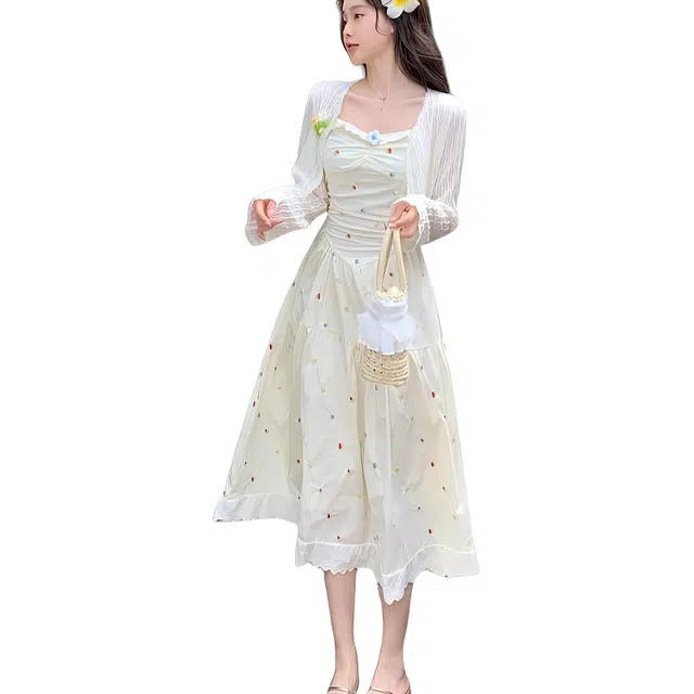 水中花 韩系简约甜妹风高级感显瘦百搭气质刺绣设计感裙子吊带连衣裙 女款