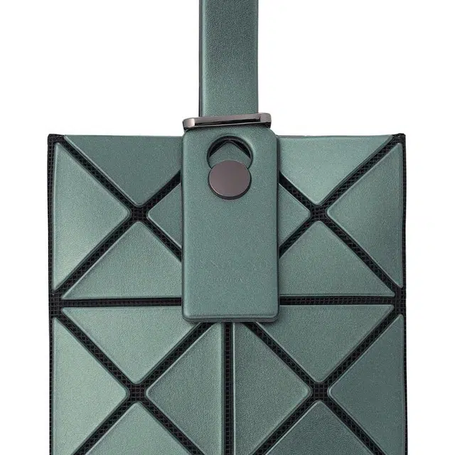 ISSEY MIYAKE Lucent Metallic