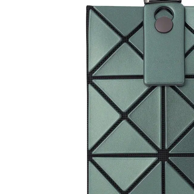 ISSEY MIYAKE Lucent Metallic