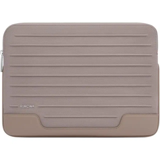 RIMOWA Never Still