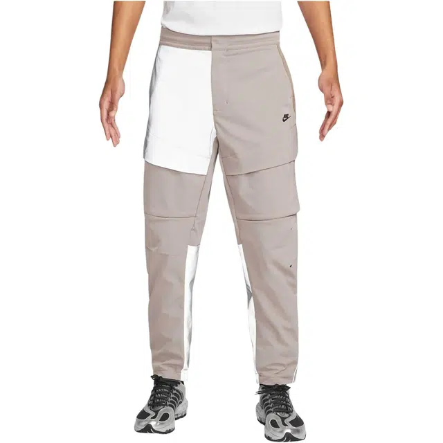 Nike SPORTSWEAR TECH PACK Logo