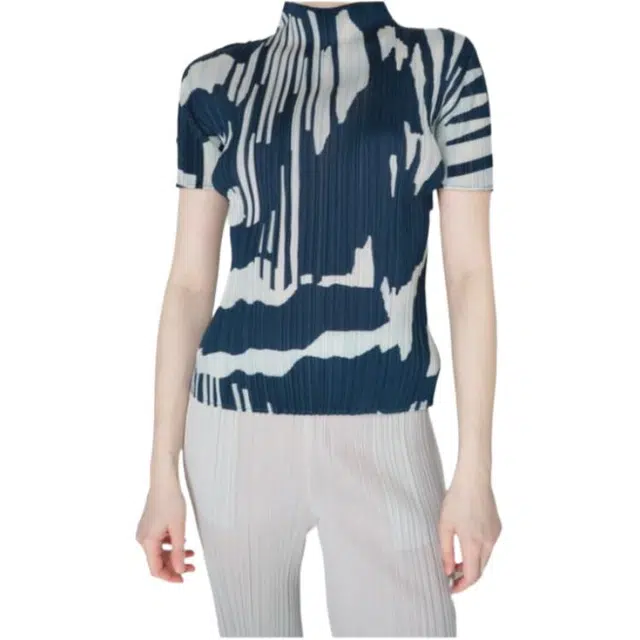 PLEATS PLEASE ISSEY MIYAKE T