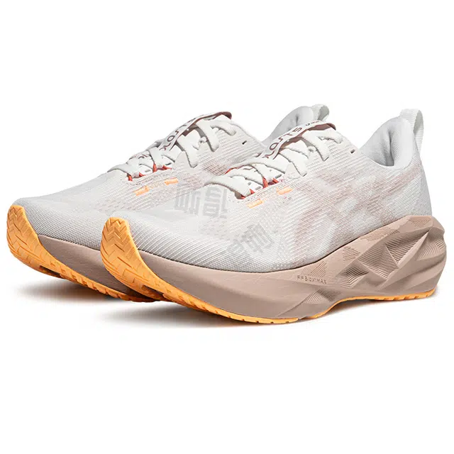 Asics NOVABLAST 5