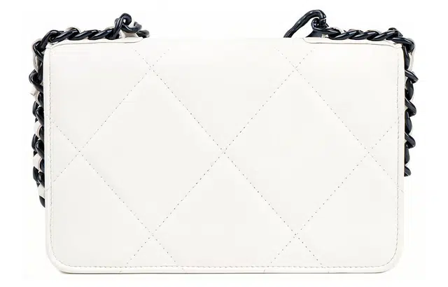 CHANEL 21k 19 woc Logo