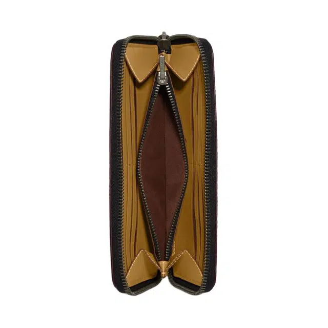 COACH x PEANUTS Accordion Wallet 19 Logo