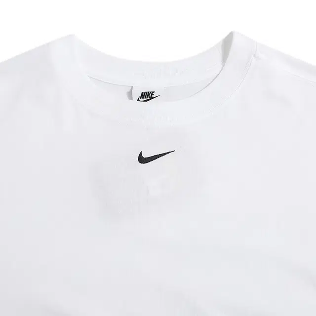 Nike Sportswear Essential Logo