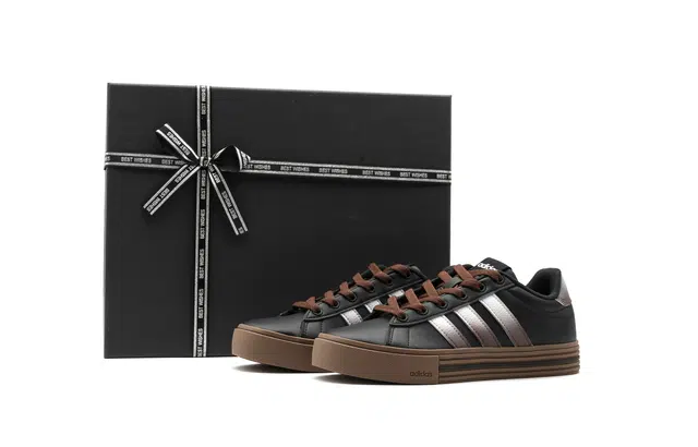 adidas Daily 4.0