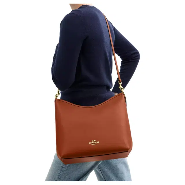 COACH LAUREL 36 Logo
