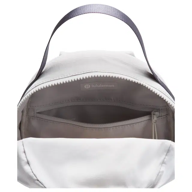 lululemon Pack and Go 7L Logo